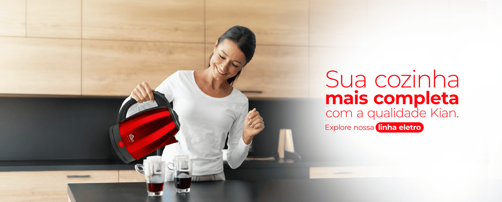 Família reunida em casa com produtos Kian