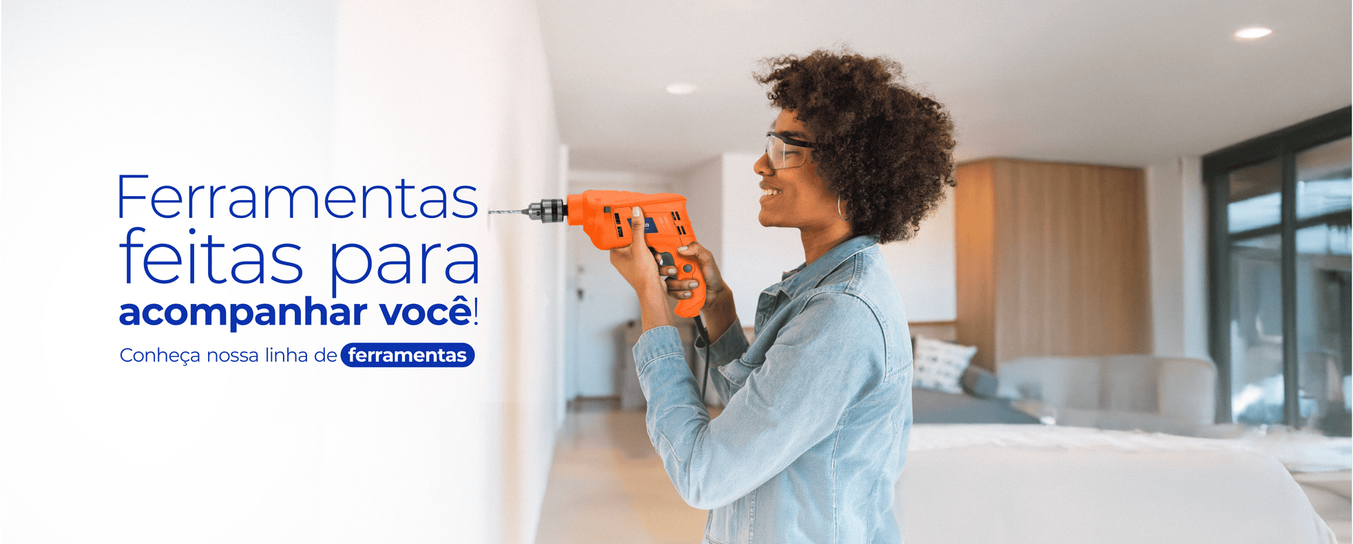 Família reunida em casa com produtos Kian